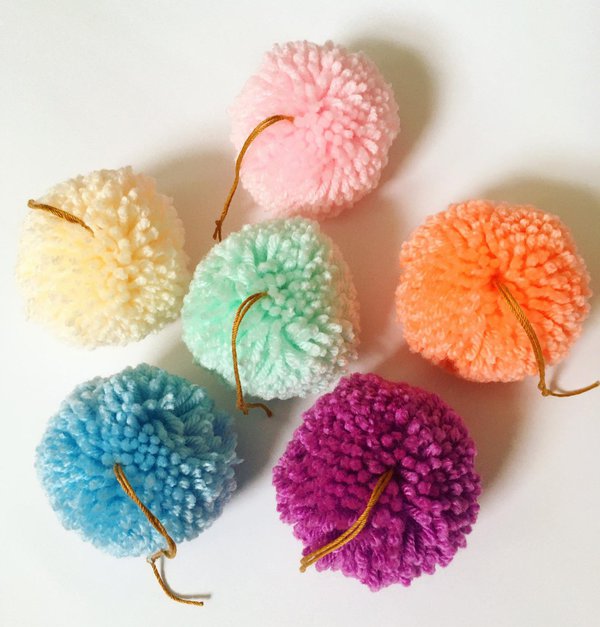 Craftic - Pom Pom Garland